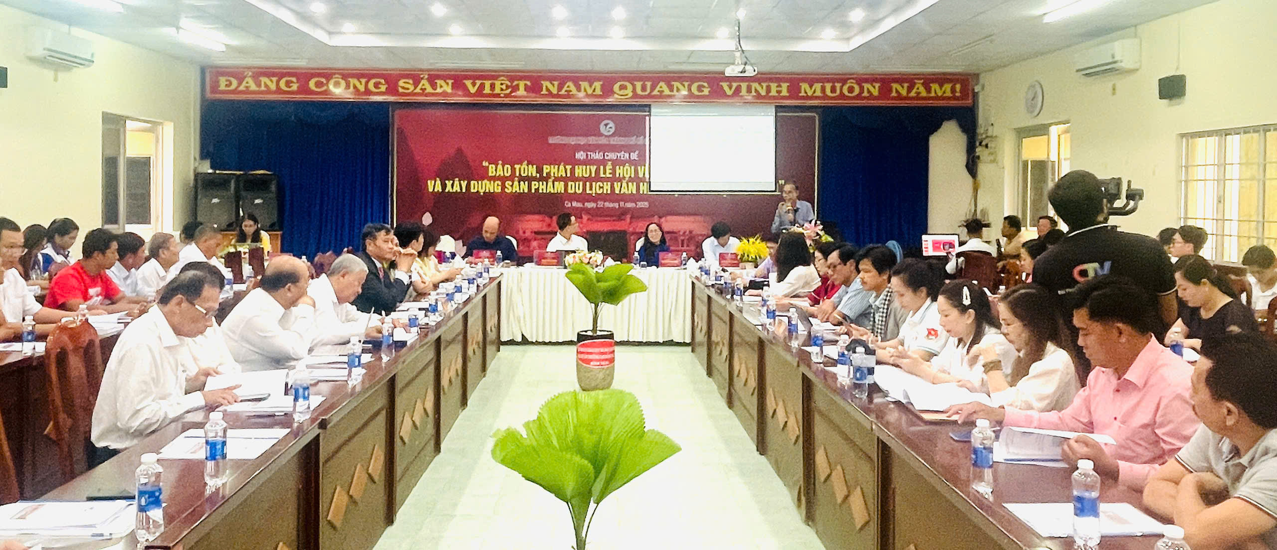 GIẢNG VIÊN KHOA KHOA HỌC XÃ HỘI THAM DỰ HỘI THẢO KHOA HỌC: “BẢO TỒN, PHÁT HUY VÍA BÀ THIÊN HẬU VÀ XÂY DỰNG SẢN PHẨM  DU LỊCH VĂN HÓA ĐẶC THÙ TẠI CÀ MAU”